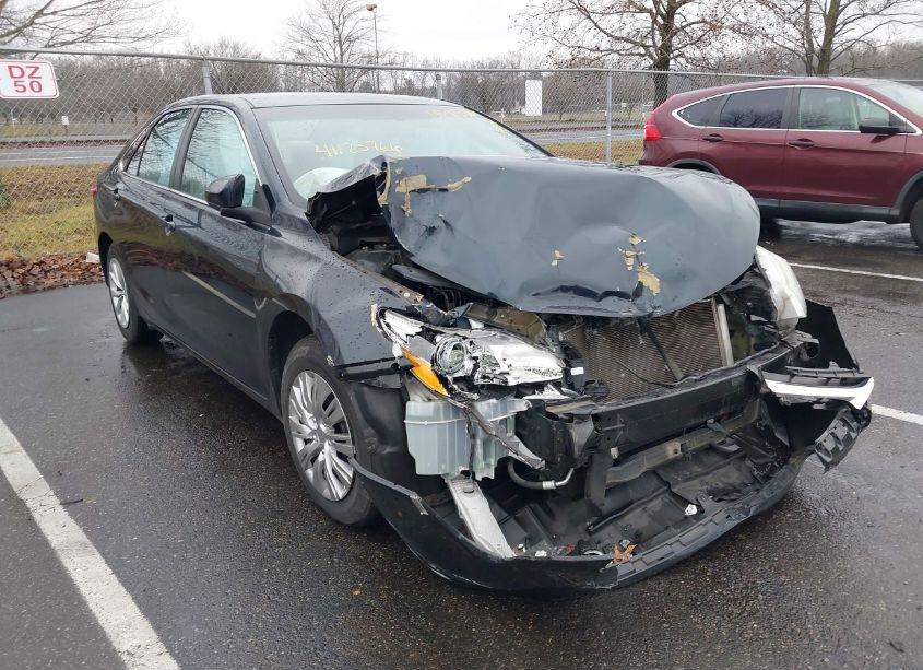 2016 Toyota Camry LE (VIN 4T4BF1FK3GR564168) main photo