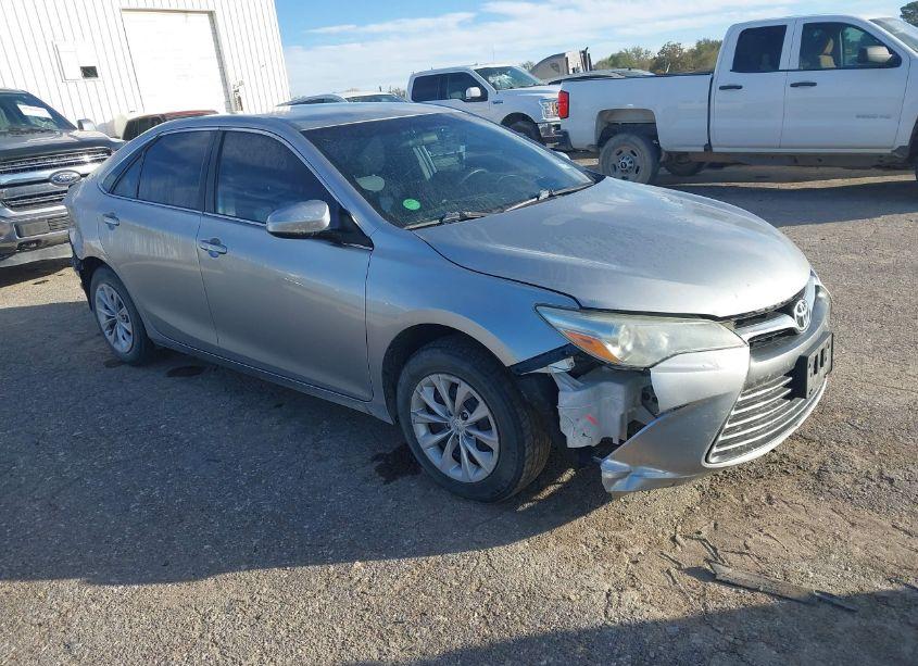 2016 Toyota Camry LE (VIN 4T4BF1FK3GR567877) main photo