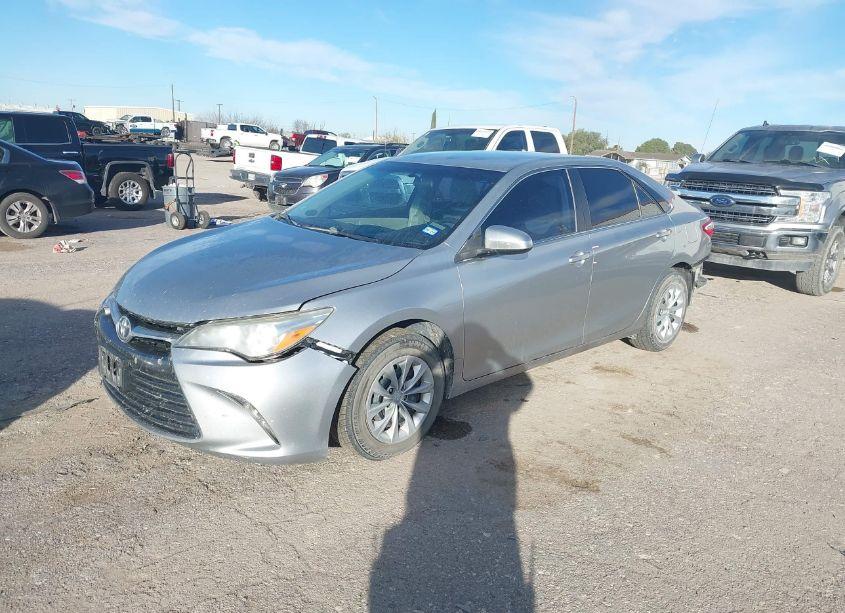 Photo 2 of 2016 Toyota Camry LE (VIN 4T4BF1FK3GR567877)