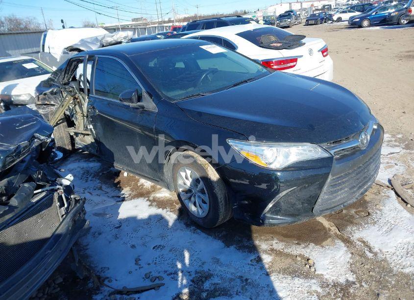 2016 Toyota Camry LE (VIN 4T4BF1FK3GR570892) main photo