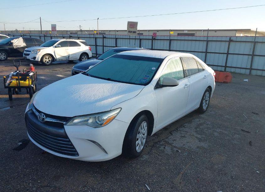 Photo 2 of 2016 Toyota Camry LE (VIN 4T4BF1FK3GR581939)