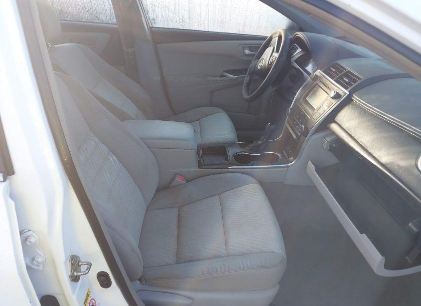 Photo 5 of 2016 Toyota Camry LE (VIN 4T4BF1FK3GR581939)