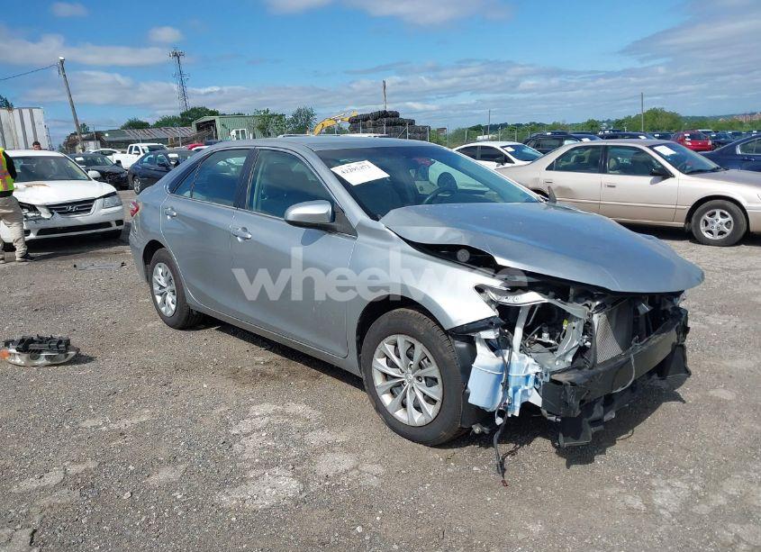 2016 Toyota Camry LE/SE/XLE/XSE (VIN 4T4BF1FK3GR583836) main photo
