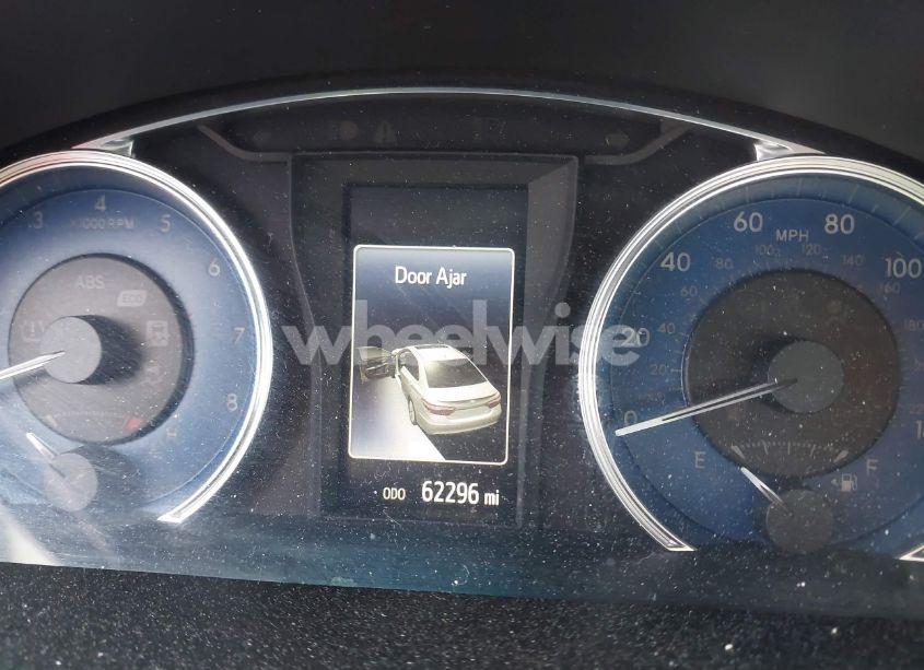 Photo 14 of 2016 Toyota Camry LE/SE/XLE/XSE (VIN 4T4BF1FK3GR583836)