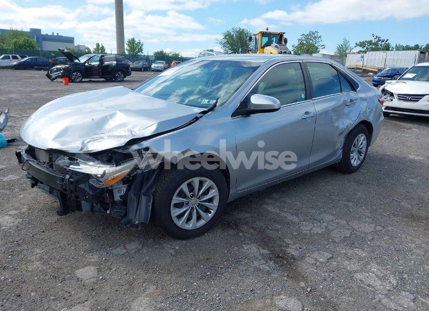 Photo 2 of 2016 Toyota Camry LE/SE/XLE/XSE (VIN 4T4BF1FK3GR583836)