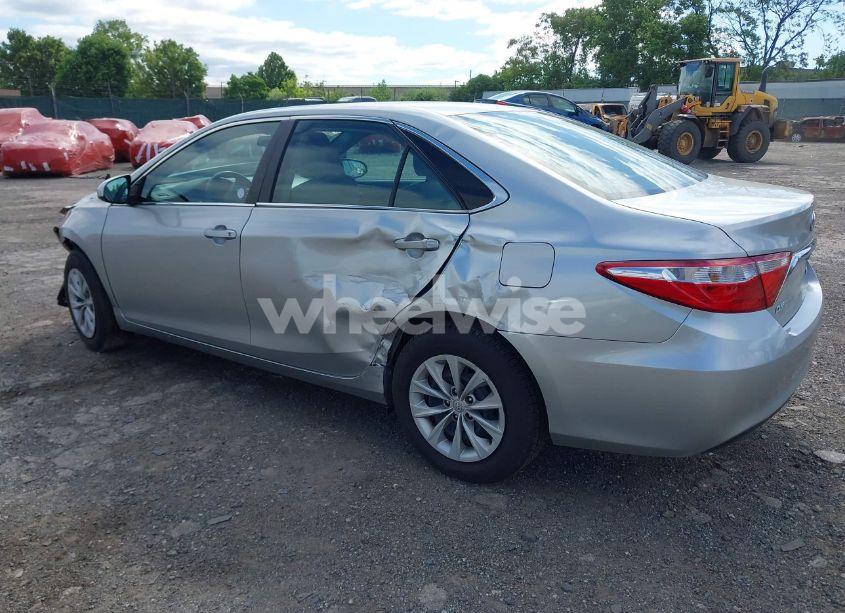 Photo 3 of 2016 Toyota Camry LE/SE/XLE/XSE (VIN 4T4BF1FK3GR583836)