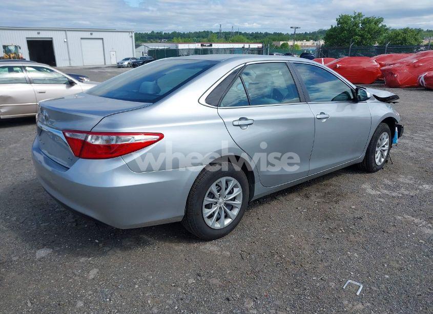 Photo 4 of 2016 Toyota Camry LE/SE/XLE/XSE (VIN 4T4BF1FK3GR583836)