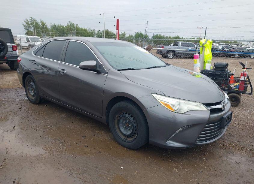 2016 Toyota Camry LE (VIN 4T4BF1FK3GR584162) main photo