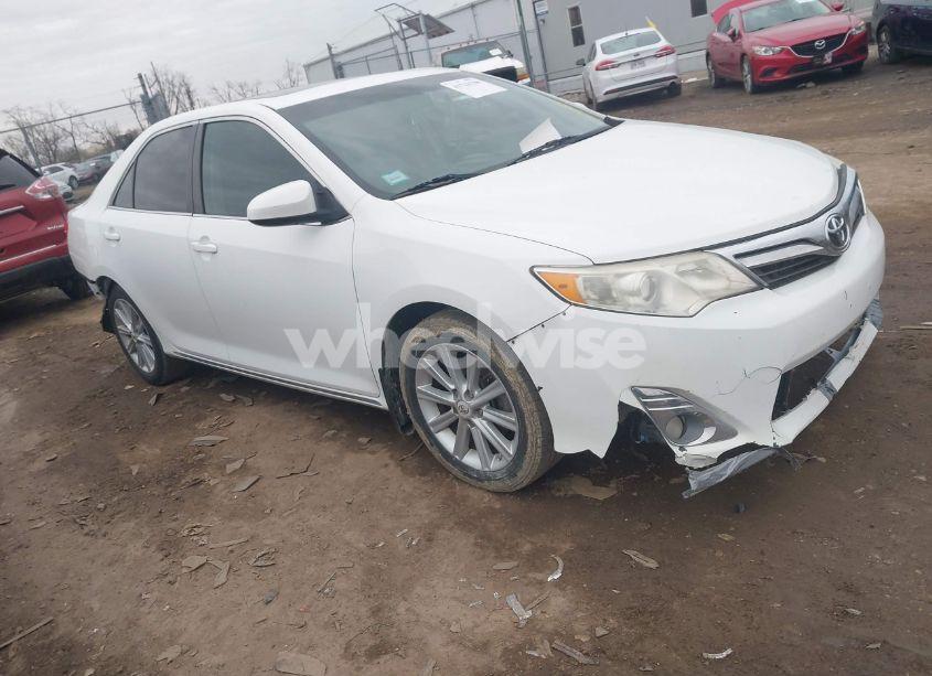 2013 Toyota Camry XLE (VIN 4T4BF1FK4DR280804) main photo