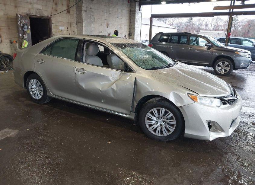 2013 Toyota Camry LE (VIN 4T4BF1FK4DR294573) main photo