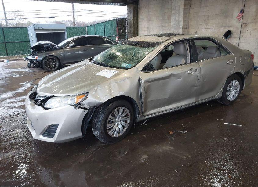 Photo 2 of 2013 Toyota Camry LE (VIN 4T4BF1FK4DR294573)