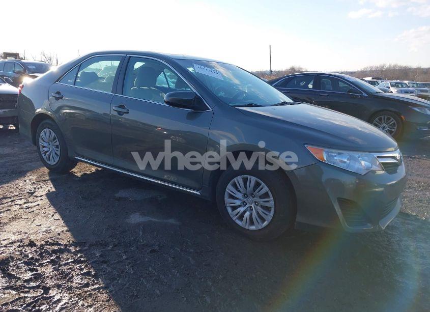 2013 Toyota Camry LE (VIN 4T4BF1FK4DR297134) main photo