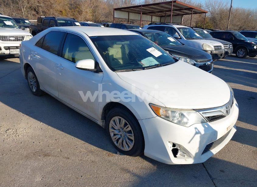 2013 Toyota Camry LE (VIN 4T4BF1FK4DR313218) main photo