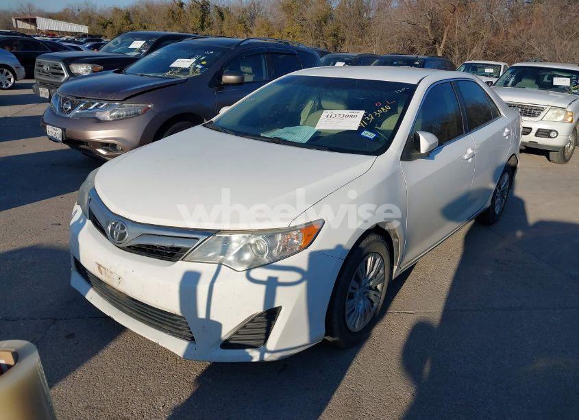 Photo 2 of 2013 Toyota Camry LE (VIN 4T4BF1FK4DR313218)
