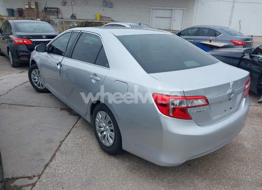 Photo 3 of 2014 Toyota Camry LE (VIN 4T4BF1FK4ER340016)
