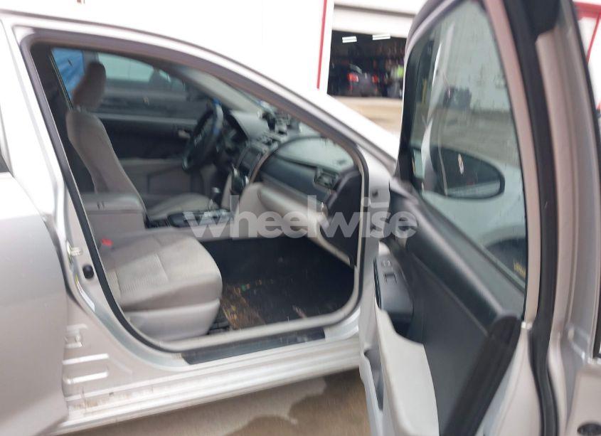 Photo 5 of 2014 Toyota Camry LE (VIN 4T4BF1FK4ER340016)