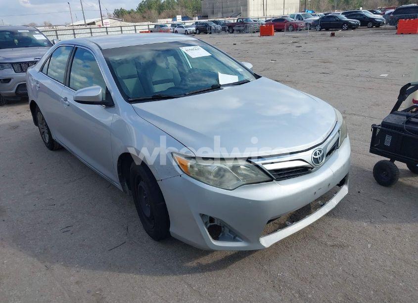 2014 Toyota Camry LE (VIN 4T4BF1FK4ER369337) main photo