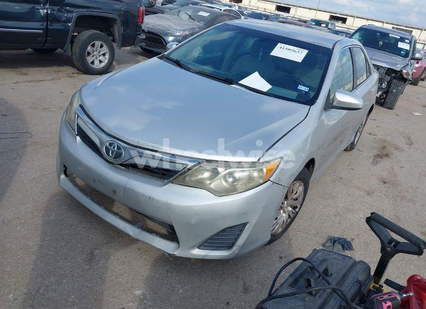 Photo 2 of 2014 Toyota Camry LE (VIN 4T4BF1FK4ER369337)