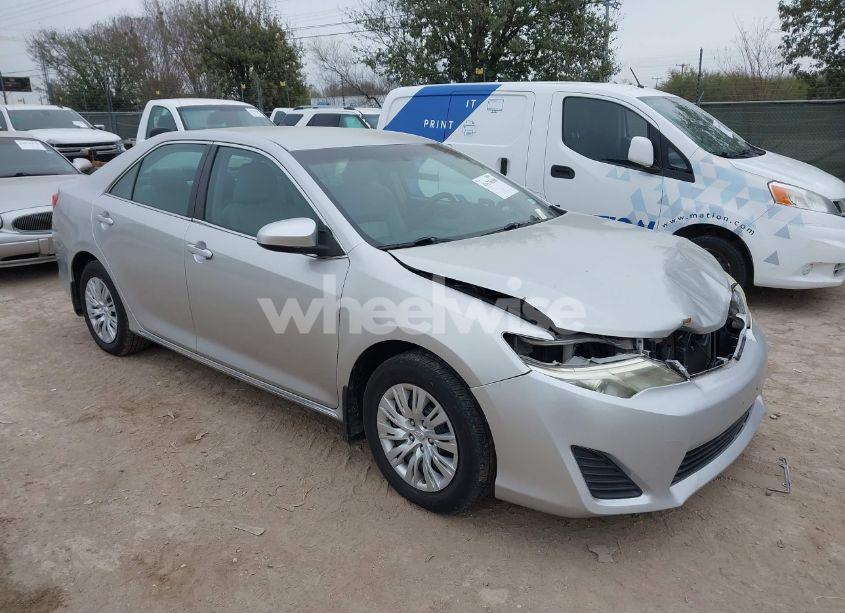 2014 Toyota Camry LE (VIN 4T4BF1FK4ER369676) main photo