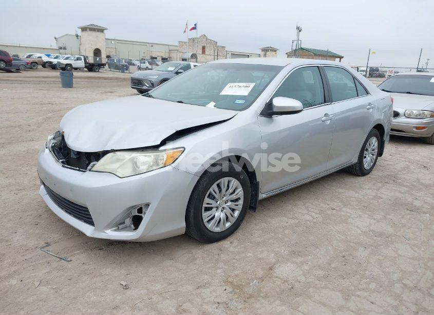 Photo 2 of 2014 Toyota Camry LE (VIN 4T4BF1FK4ER369676)