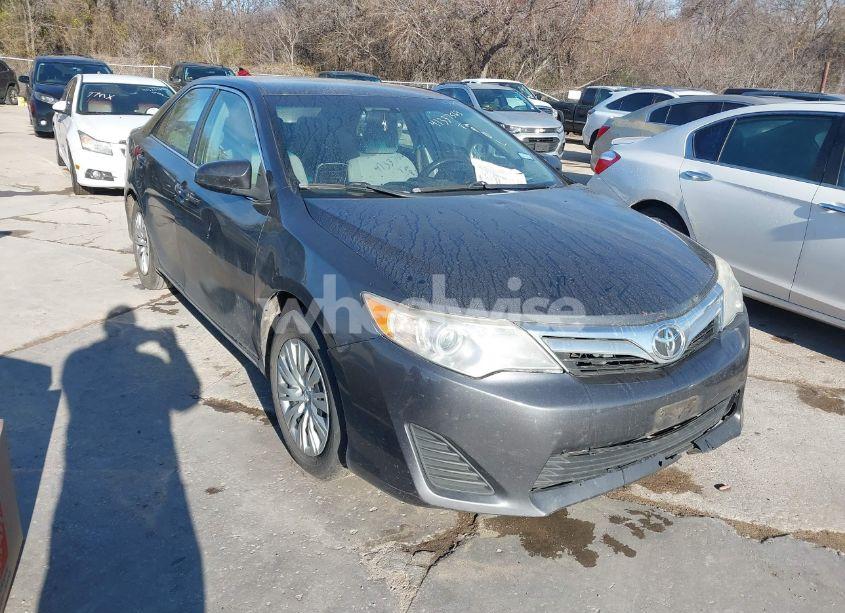 2014 Toyota Camry LE (VIN 4T4BF1FK4ER393203) main photo