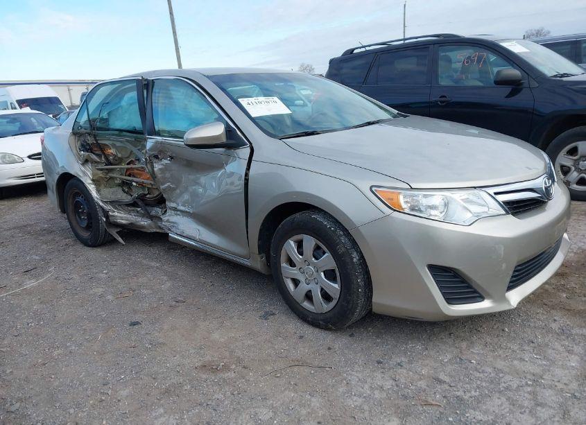 2014 Toyota Camry LE (VIN 4T4BF1FK4ER396408) main photo