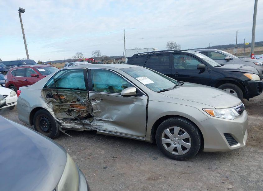 Photo 13 of 2014 Toyota Camry LE (VIN 4T4BF1FK4ER396408)