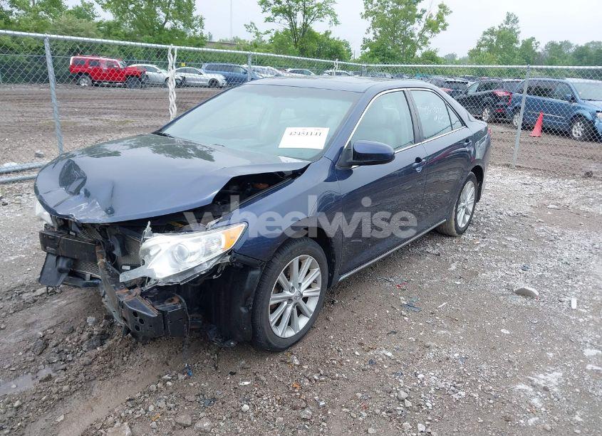 Photo 2 of 2014 Toyota Camry XLE (VIN 4T4BF1FK4ER398529)