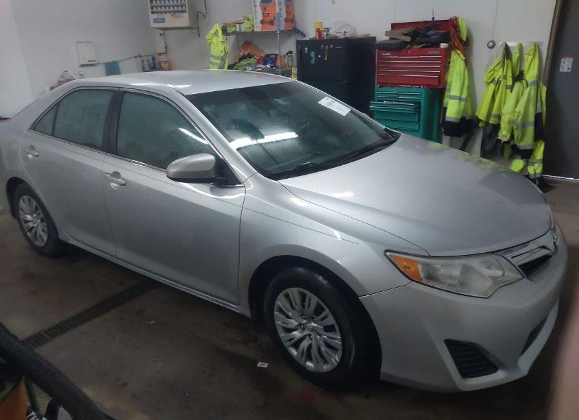 2014 Toyota Camry LE (VIN 4T4BF1FK4ER409237) main photo