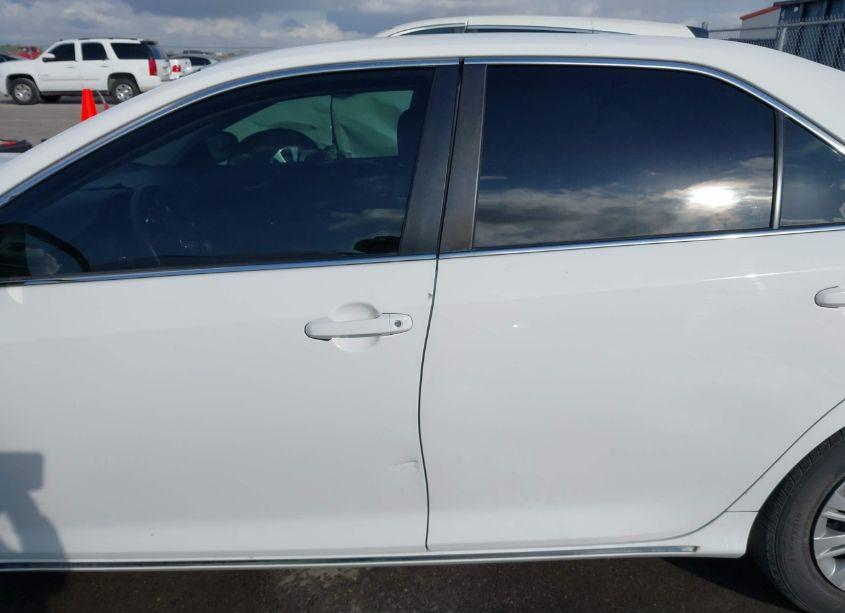 Photo 14 of 2014 Toyota Camry LE (VIN 4T4BF1FK4ER409576)