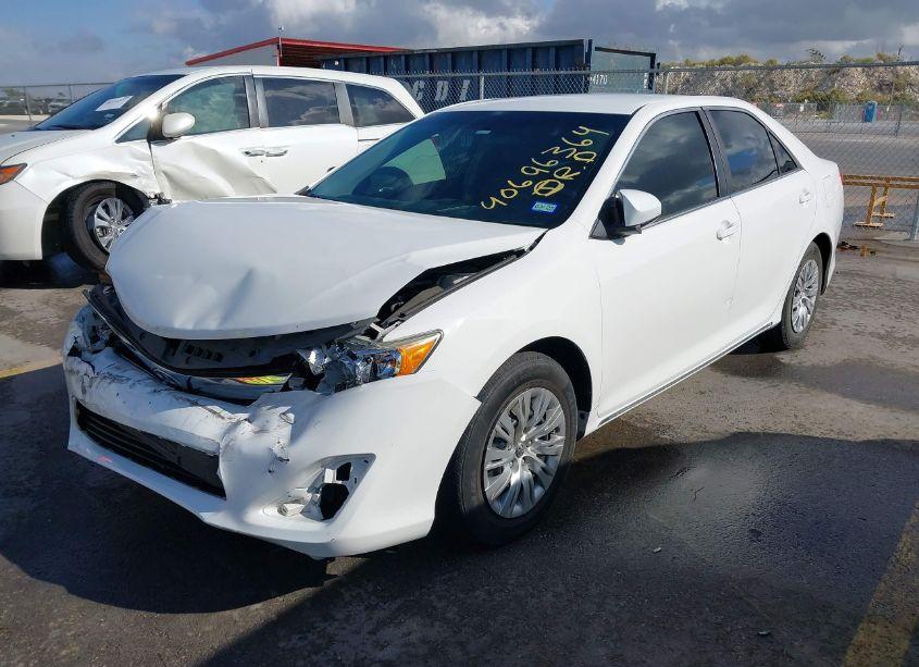 Photo 2 of 2014 Toyota Camry LE (VIN 4T4BF1FK4ER409576)