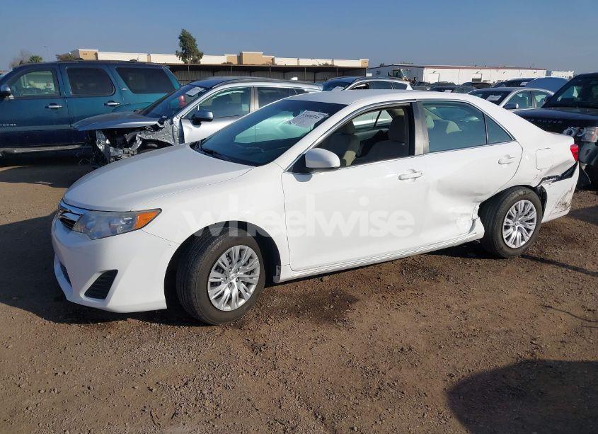 Photo 2 of 2014 Toyota Camry LE (VIN 4T4BF1FK4ER421663)