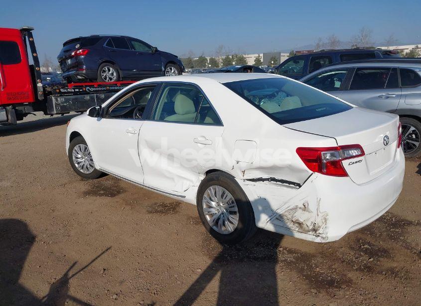 Photo 3 of 2014 Toyota Camry LE (VIN 4T4BF1FK4ER421663)