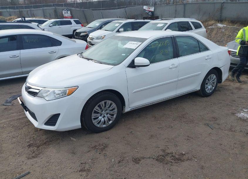 Photo 2 of 2014 Toyota Camry LE (VIN 4T4BF1FK4ER426099)