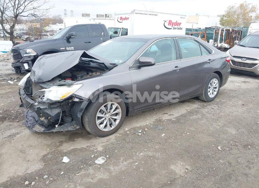 Photo 2 of 2015 Toyota Camry LE (VIN 4T4BF1FK4FR458696)