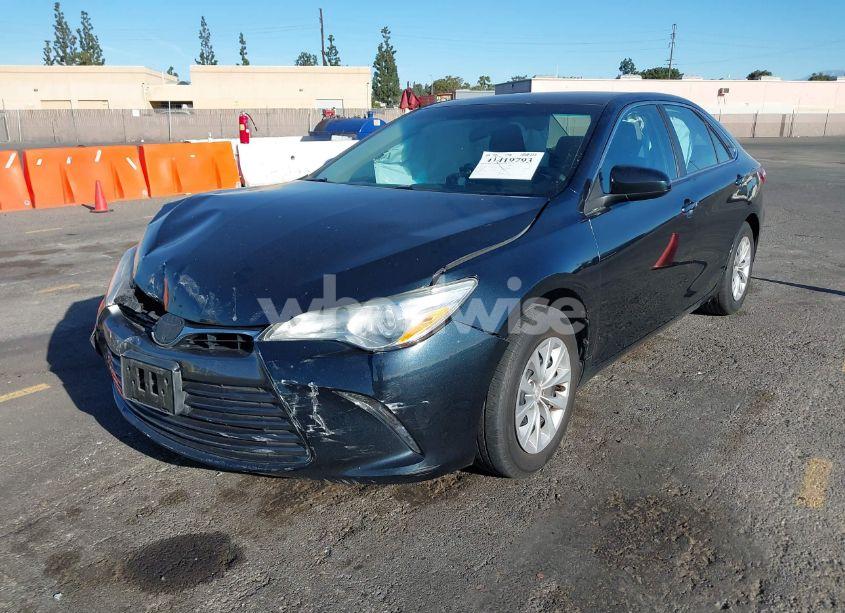 Photo 2 of 2015 Toyota Camry LE (VIN 4T4BF1FK4FR512658)