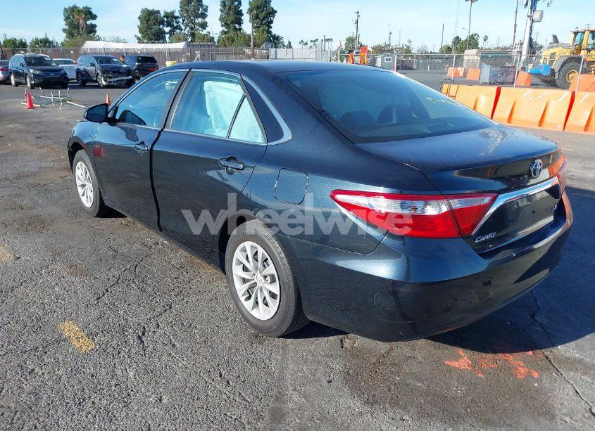 Photo 3 of 2015 Toyota Camry LE (VIN 4T4BF1FK4FR512658)