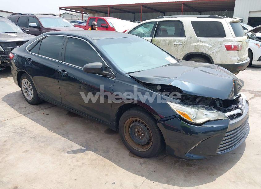 2016 Toyota Camry LE (VIN 4T4BF1FK4GR525668) main photo