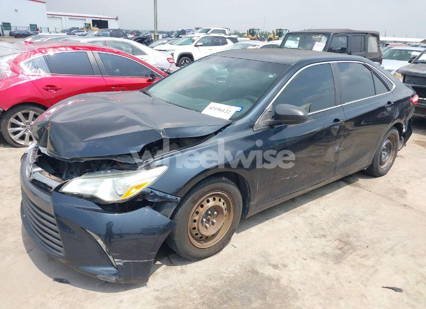 Photo 2 of 2016 Toyota Camry LE (VIN 4T4BF1FK4GR525668)