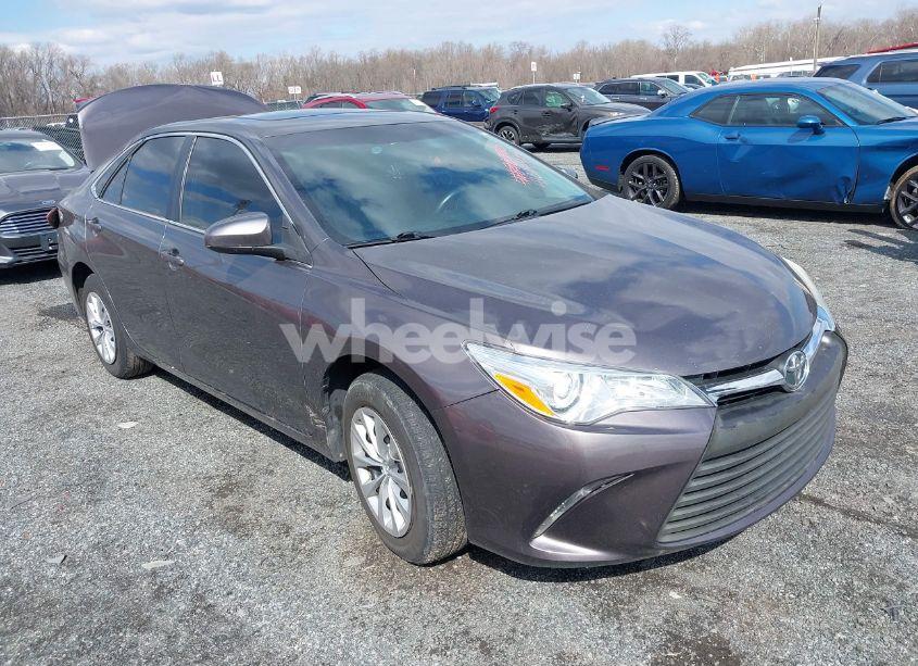 2016 Toyota Camry LE (VIN 4T4BF1FK4GR529560) main photo