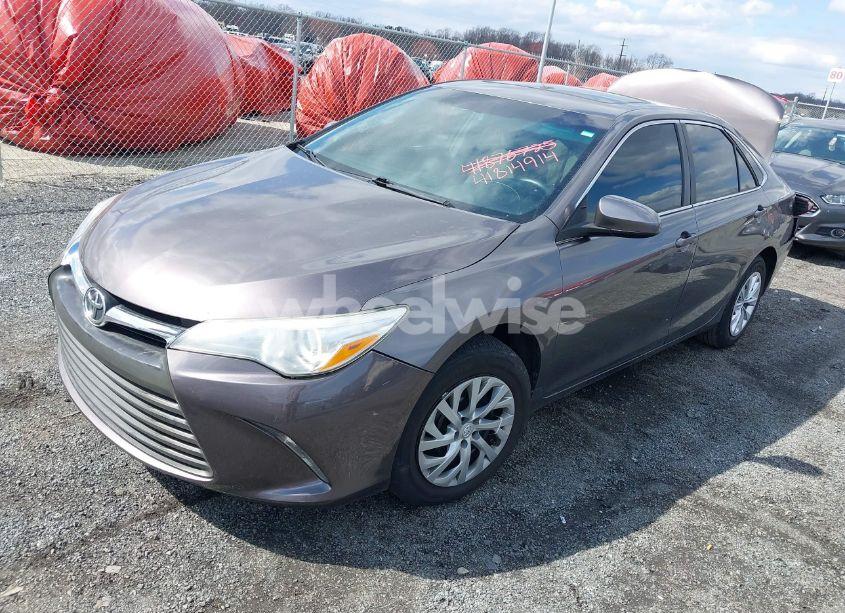 Photo 2 of 2016 Toyota Camry LE (VIN 4T4BF1FK4GR529560)