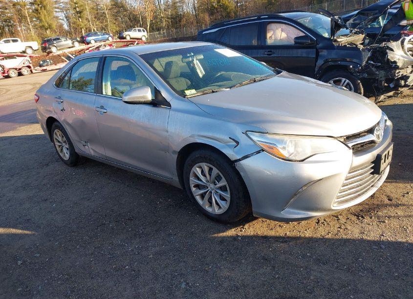 2016 Toyota Camry LE (VIN 4T4BF1FK4GR543488) main photo