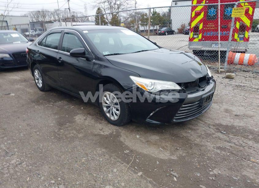 2016 Toyota Camry LE (VIN 4T4BF1FK4GR546939) main photo