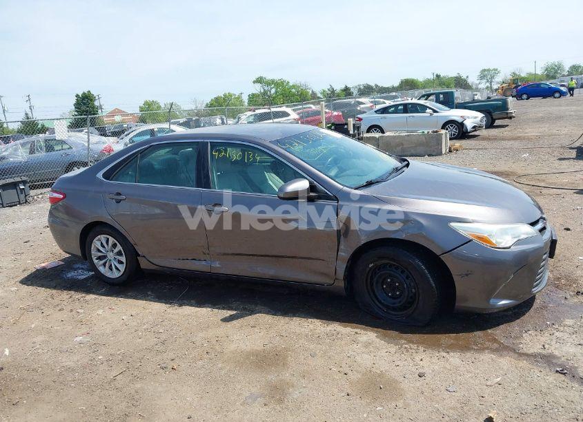 Photo 13 of 2016 Toyota Camry LE (VIN 4T4BF1FK4GR550988)