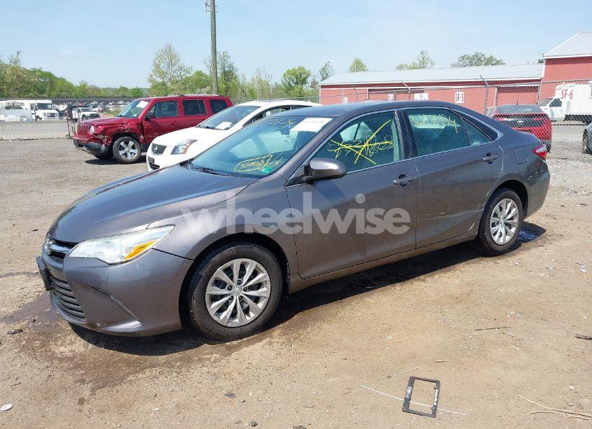 Photo 2 of 2016 Toyota Camry LE (VIN 4T4BF1FK4GR550988)