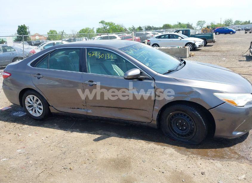 Photo 6 of 2016 Toyota Camry LE (VIN 4T4BF1FK4GR550988)