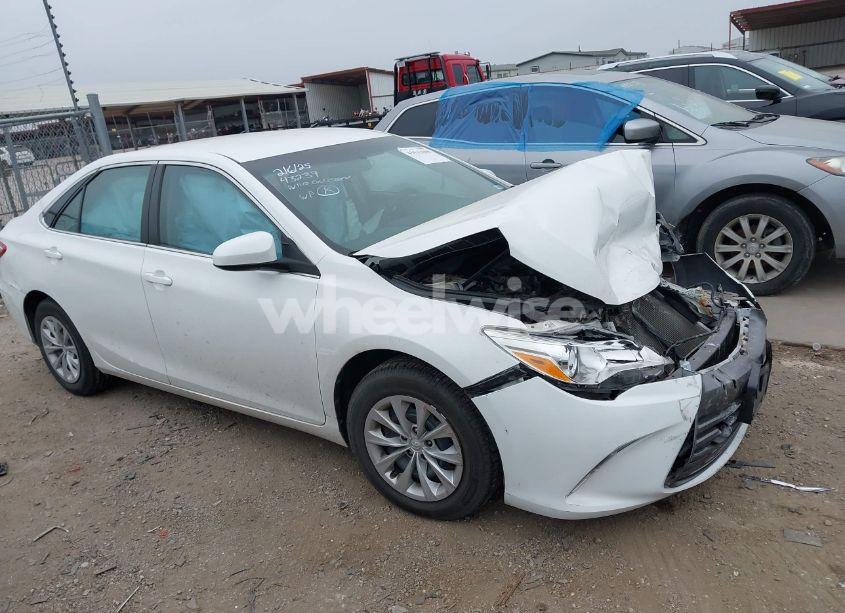 2016 Toyota Camry LE (VIN 4T4BF1FK4GR554622) main photo