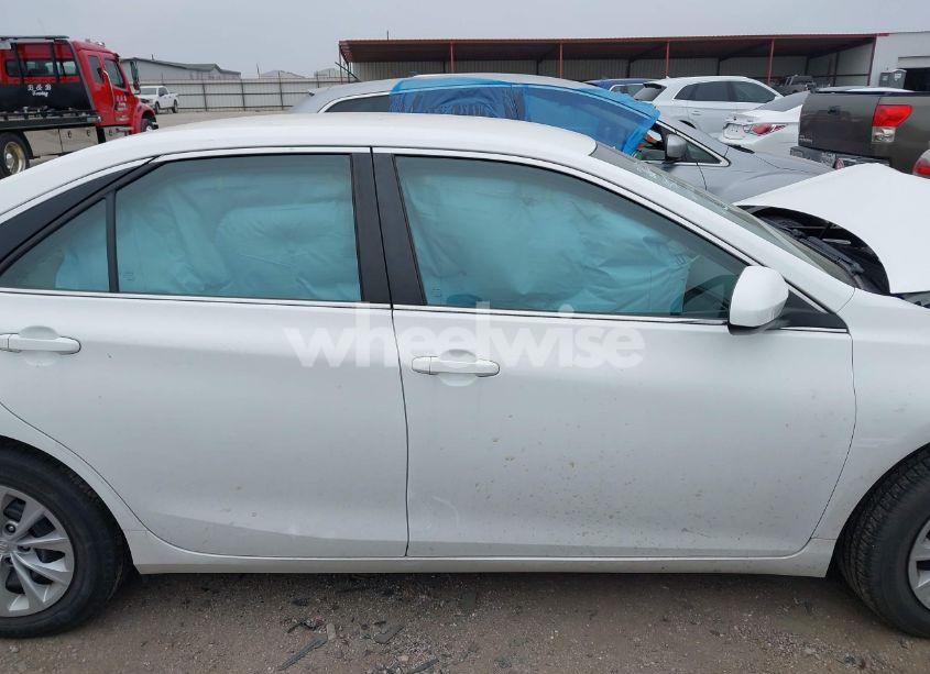 Photo 13 of 2016 Toyota Camry LE (VIN 4T4BF1FK4GR554622)