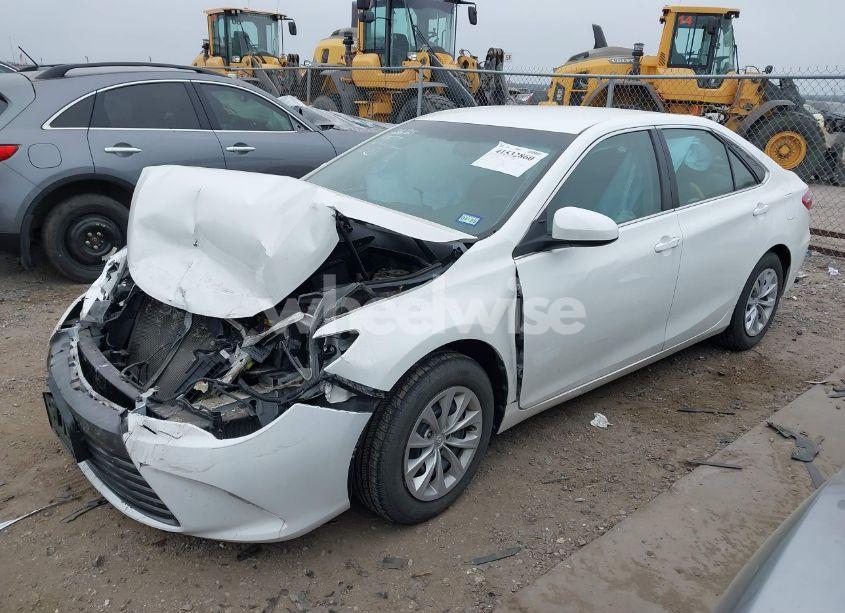 Photo 2 of 2016 Toyota Camry LE (VIN 4T4BF1FK4GR554622)