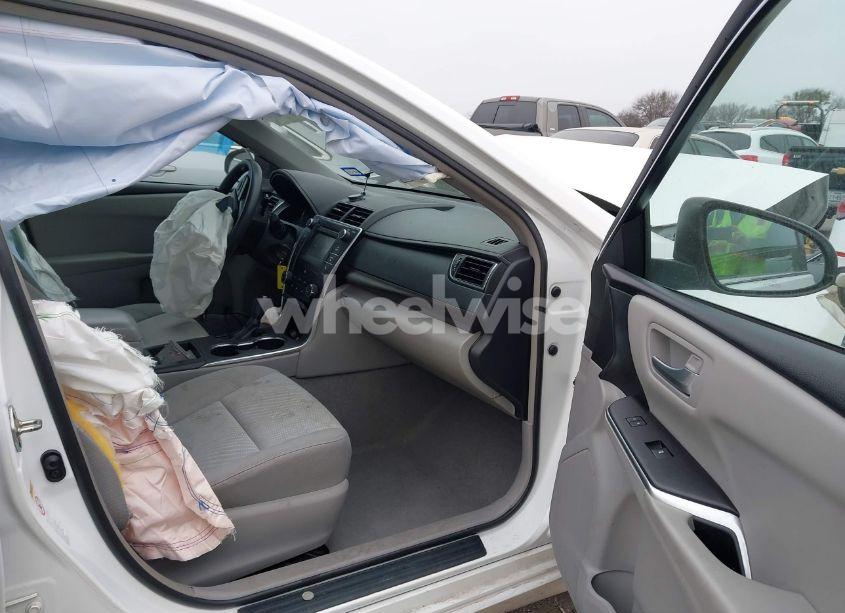 Photo 5 of 2016 Toyota Camry LE (VIN 4T4BF1FK4GR554622)